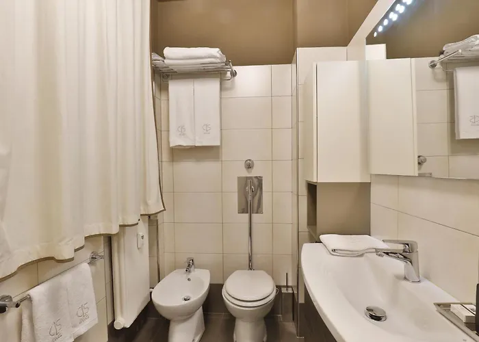 Como Lake Suites *