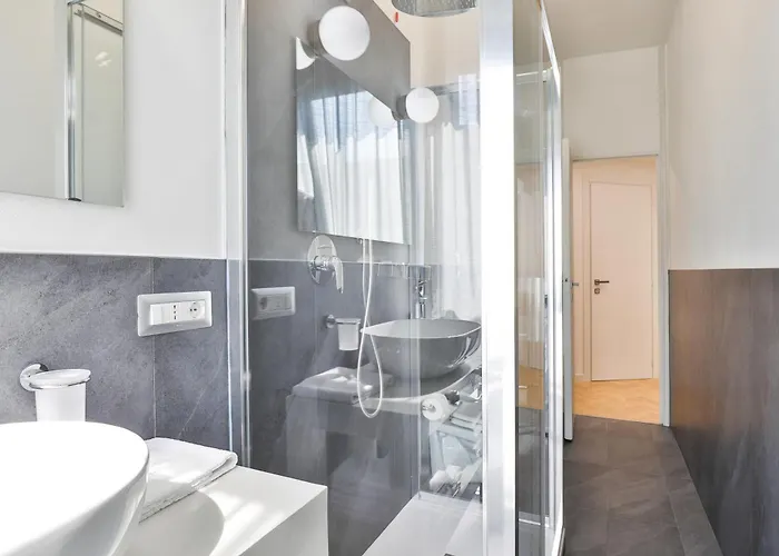 Como Lake Suites *