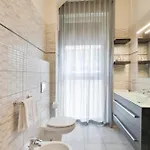 Como Lake Suites