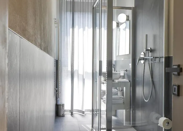 Como Lake Suites