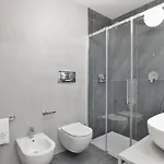 Como Lake Suites *