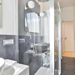 Como Lake Suites *