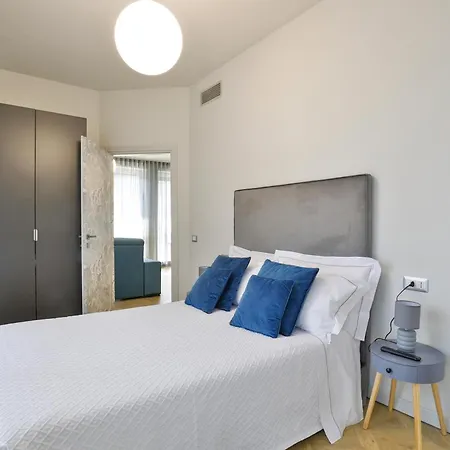 Como Lake Suites *