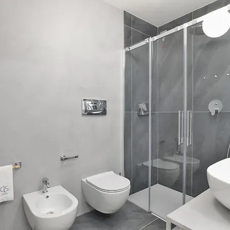 Como Lake Suites *