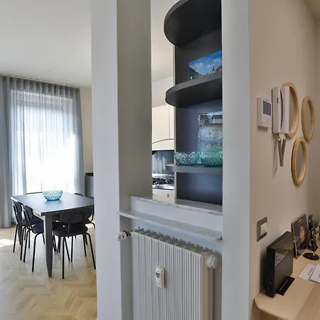 Como Lake Suites *